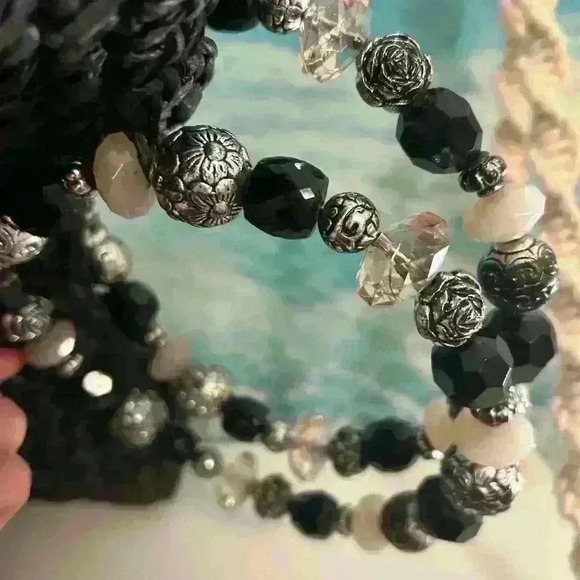 Kelly & Katie Woven Black Shoulder Bag Tote with Round Beaded Handles - Picture 9 of 17